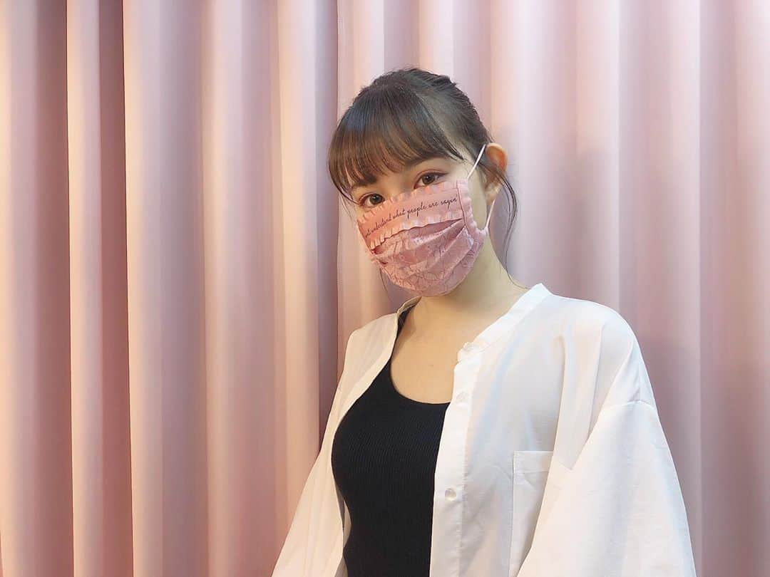 下口ひななさんのインスタグラム写真 - (下口ひななInstagram)「マスク😷﻿ ﻿ ﻿ Swankissの可愛いマスク﻿ こんなにオシャレなマスクをつけて歩いたらテンションあがるね💓﻿ ﻿ レースなのがいいね可愛い💕﻿ ﻿ 最近はいろんなオシャレマスクがあるから女の子は服に合わせられるし嬉しいね😁﻿ ﻿ #マスク﻿ #Swankiss﻿ #オシャレマスク」8月22日 18時45分 - shimoguchi__177