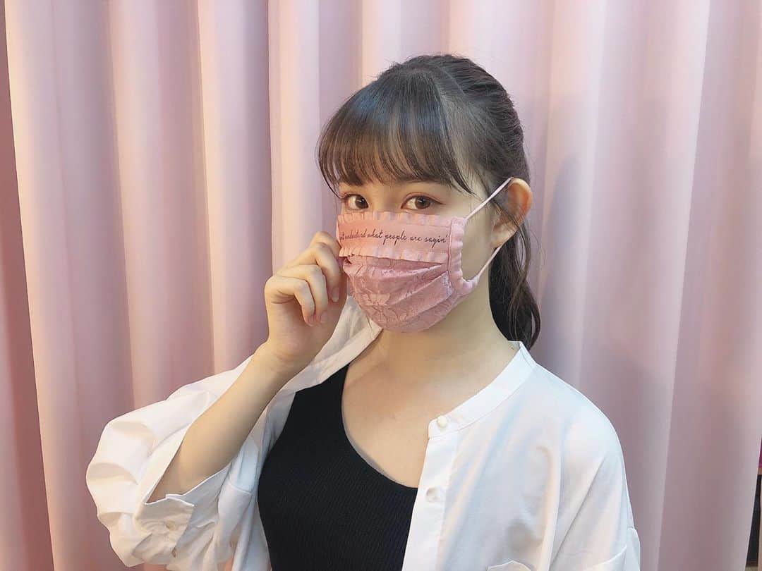 下口ひななのインスタグラム：「マスク😷﻿ ﻿ ﻿ Swankissの可愛いマスク﻿ こんなにオシャレなマスクをつけて歩いたらテンションあがるね💓﻿ ﻿ レースなのがいいね可愛い💕﻿ ﻿ 最近はいろんなオシャレマスクがあるから女の子は服に合わせられるし嬉しいね😁﻿ ﻿ #マスク﻿ #Swankiss﻿ #オシャレマスク」