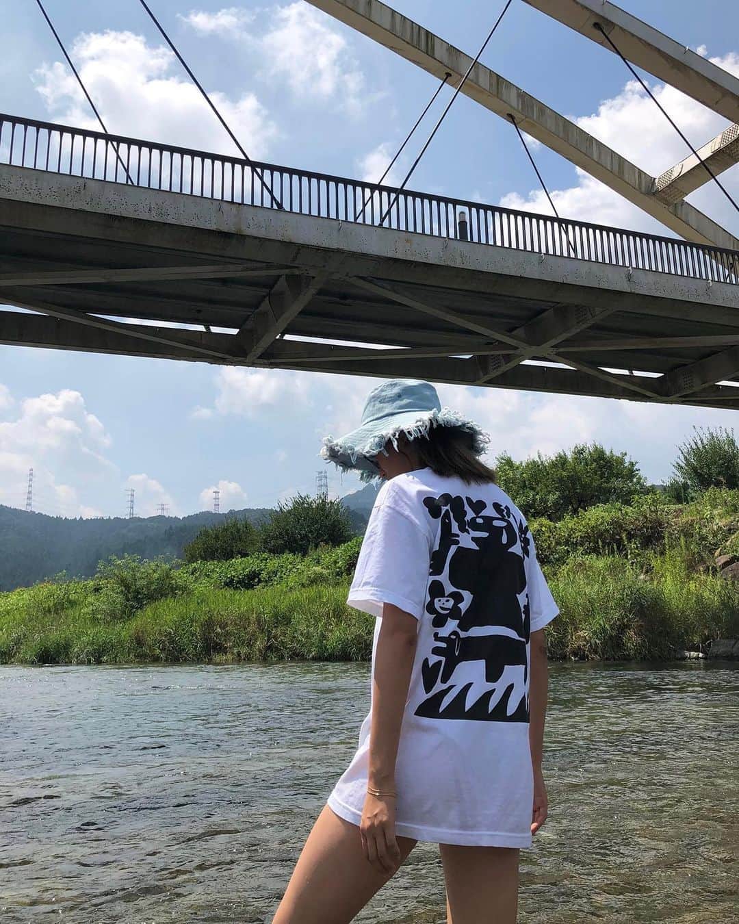 岩崎志保のインスタグラム：「🌞🌈🌺🌳」