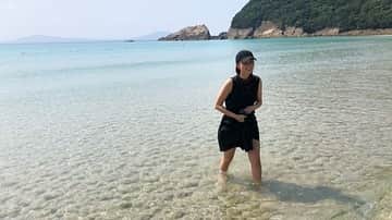 赤松悠実さんのインスタグラム写真 - (赤松悠実Instagram)「#summer 夏、してます。🌴🥥 #ガニ股で貝探し #すっぴんでガチ泳ぎ #密とは縁のない場所 #水着 #未来はムール貝 #はて #むっちりボディ #良く言えばやけど #むちむち」8月22日 17時26分 - akamatsuyuumi