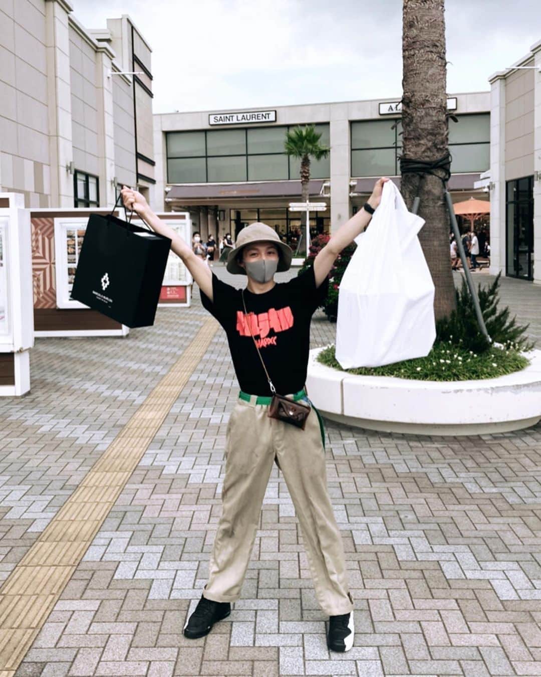 大原海輝のインスタグラム：「幼馴染みと爆買いおにいさん✞✟✞」