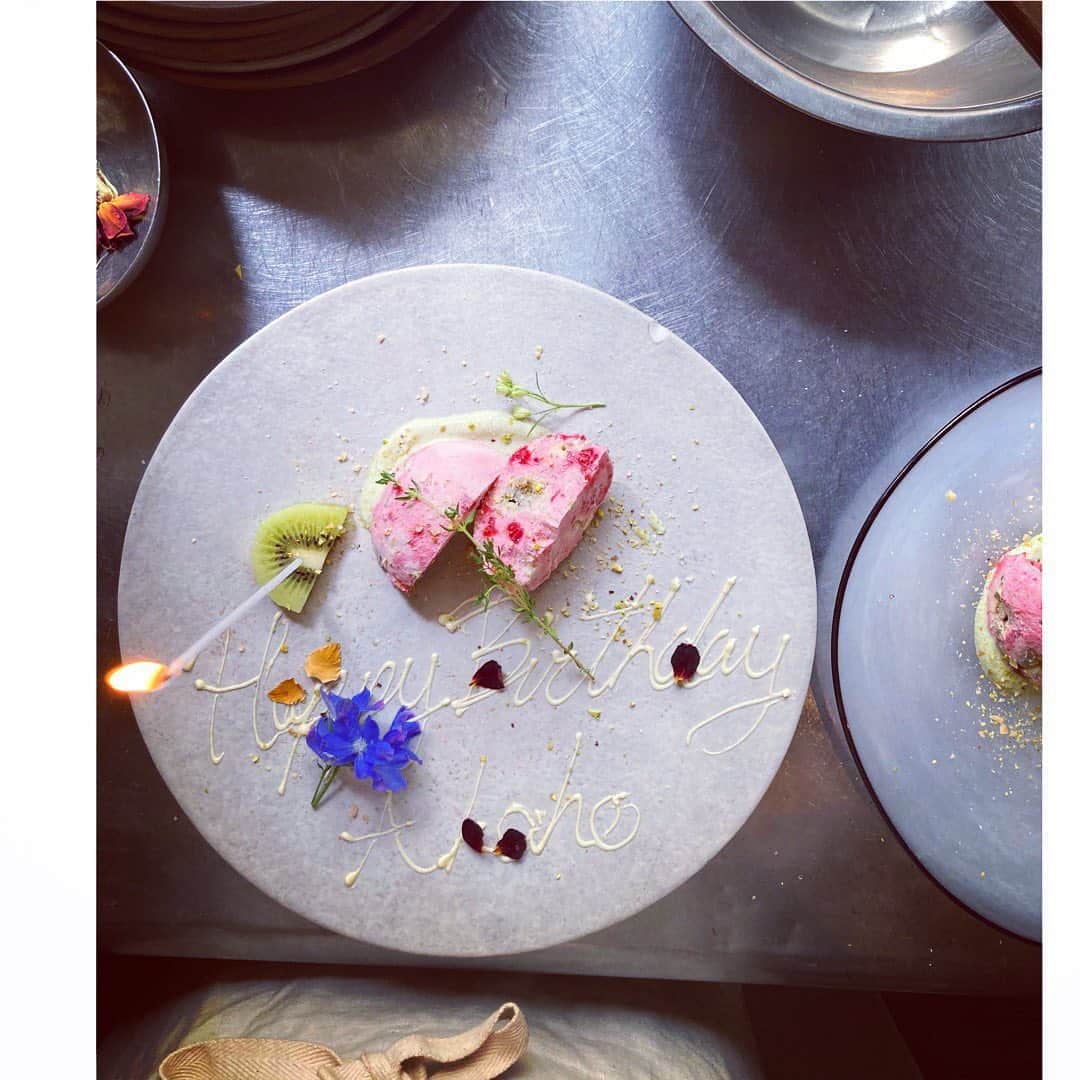 journaleatripのインスタグラム：「Birthday girls  今日もbirth day birth day  暑いけど生まれた日、特別なお祝いの日。 よき1日１年でありますように。  #あまちゃんアイスコーヒー美味」