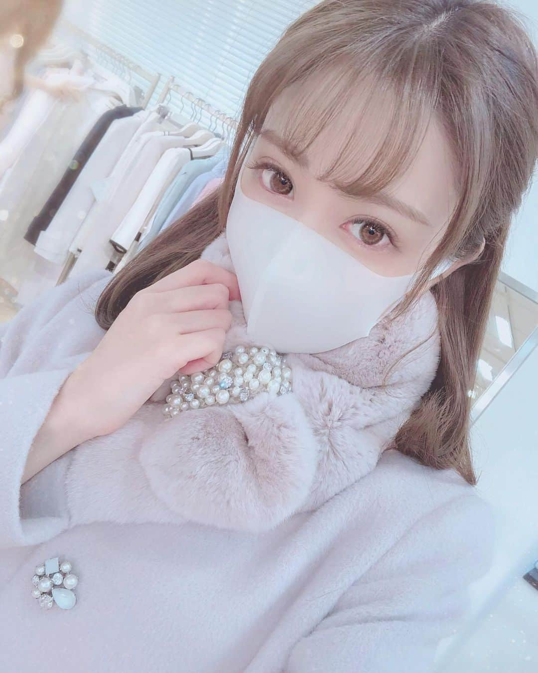 山村ゆりかさんのインスタグラム写真 - (山村ゆりかInstagram)「昨日はLAISSE PASSE、Debut de Fiore 2020 Winter Collection新作展示会に行かせていただきました💓 かわいいお洋服がいっぱいあって癒されたぁ〜ପ(⑅ˊᵕˋ⑅)ଓ コートかわいかったな🥺ぜったい欲しい🥺 . . . #laissepasse #debutdefiore #ファッション #fashion #秋冬ファッション #コート #レッセパッセ #レッセパッセ展示会 #kawaii #japan #japanesegirl」8月22日 18時05分 - rika_m_1221