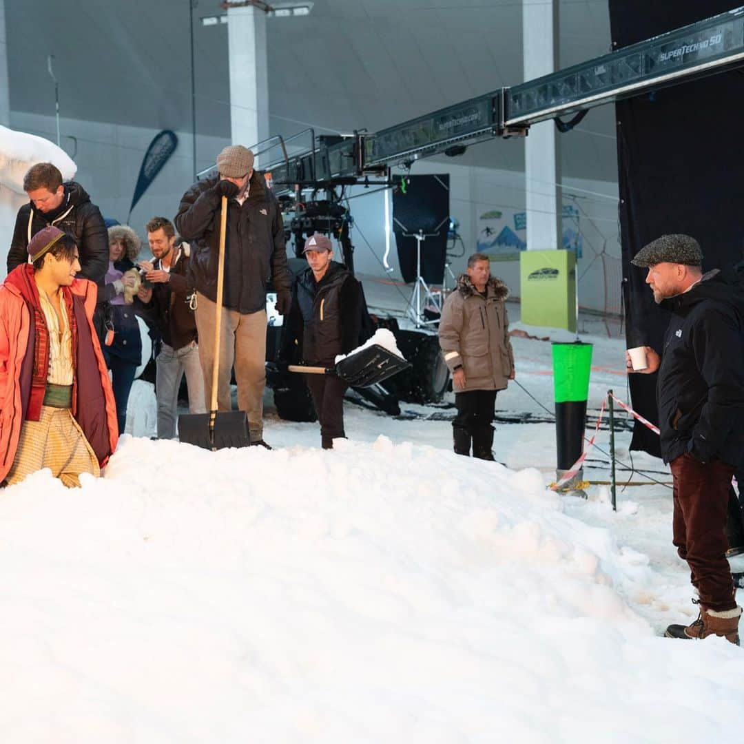 ガイ・リッチーさんのインスタグラム写真 - (ガイ・リッチーInstagram)「“This is how you act cold”. Three years ago today: first day shooting on #Aladdin. 📷 @danielsmithphotography」8月22日 18時06分 - guyritchie