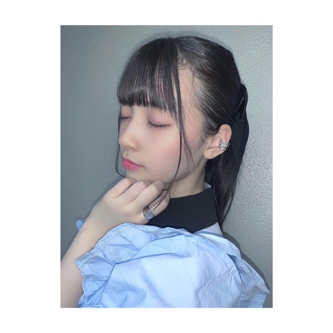 吉澤悠華さんのインスタグラム写真 - (吉澤悠華Instagram)「.﻿ ﻿ ﻿ 本日の20:00〜 ソロでインスタライブやります。お時間ある方は是非見に来てください！﻿ ﻿ インスタライブで質問とか答えられたらなと思います ☁️︎︎☺︎﻿ ﻿ ﻿ ﻿ ﻿ #sjk #jk2 #アイドル #양복 #아이돌 #고교생 #イヤーカフ #インスタライブ #水色 #ootd #outfit #followｍe #横顔 #指輪」8月22日 18時10分 - harurunfrog_78