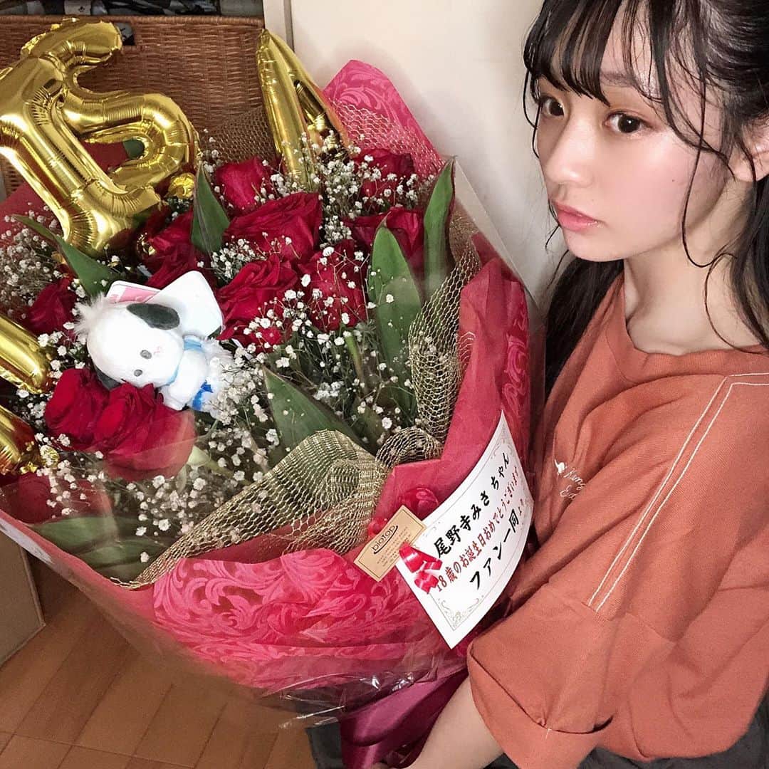 尾野寺みさのインスタグラム：「﻿ ﻿ ﻿ ありがとう﻿ ﻿ ﻿ 皆さんの応援が直接届くところに行くからね﻿ ﻿ ﻿ "誠意ある告白"﻿ ﻿ ﻿ #アイドル #生誕祭 #尾野寺みさ﻿ ﻿ #花束 #18本 #薔薇 #花言葉」