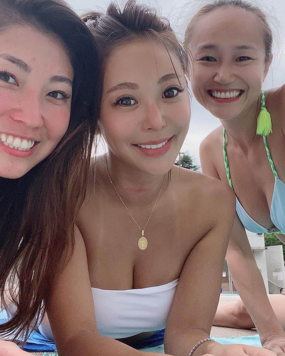 MomoseRyoko さんのインスタグラム写真 - (MomoseRyoko Instagram)「#夏の思い出 #第二弾 #しばぷー  海、プール好きすぎるでしょう。 We love pool and beach too much!」8月22日 18時34分 - ryokomomose