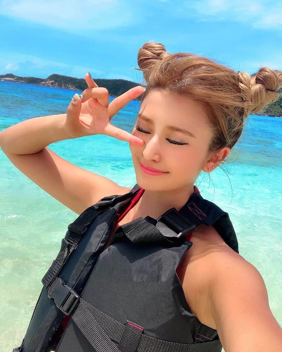 鈴木まりなのインスタグラム：「💙💙💙   #ハナリ島 #渡嘉敷島 #慶良間諸島 #慶良間ブルー」