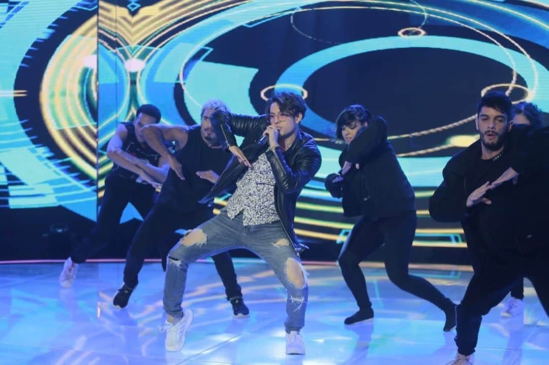 Kauanのインスタグラム：「𝙎𝙝𝙤𝙬 𝙩𝙞𝙢𝙚 👼!? &🎤 . . Já estou com saudade 🇧🇷💔 . . 📺: @programaraulgil  #日伯アーティスト」
