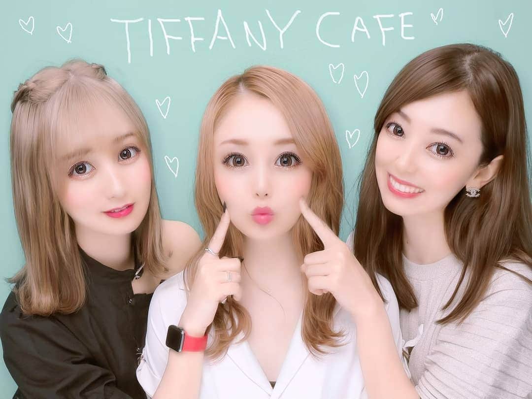 杉山由紀子のインスタグラム：「そよか♥みなみ♥ゆきこ * * * #TIFFANY #tiffanycafe #ティファニー #原宿 #キャットストリート #映え #かわいい #限定 #期間限定 #プリクラ」