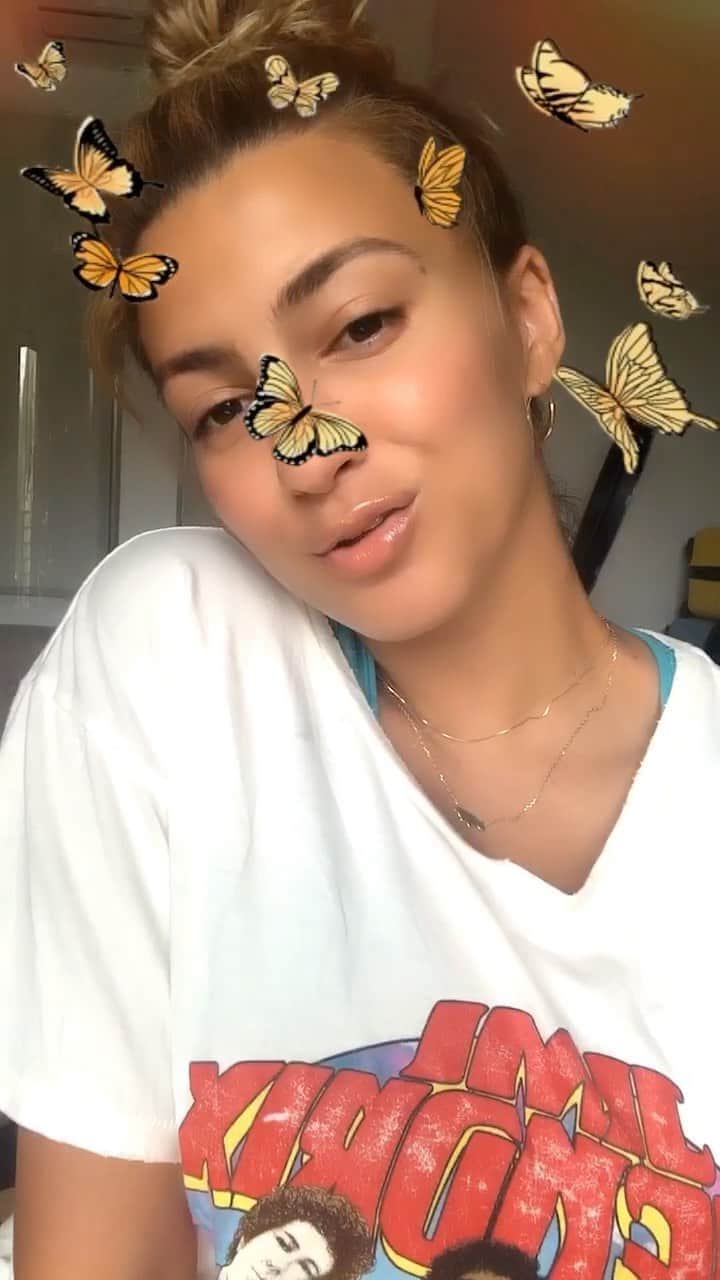 トーライ・ケリーのインスタグラム：「#Solitude in 13 seconds」