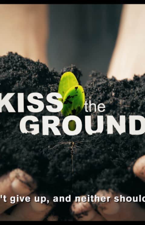 ウディ・ハレルソンのインスタグラム：「Never thought I'd be so excited & hopeful over dirt. The cure to climate change is here & it's been right under our feet the whole time. @kissthegroundmovie @kisstheground」