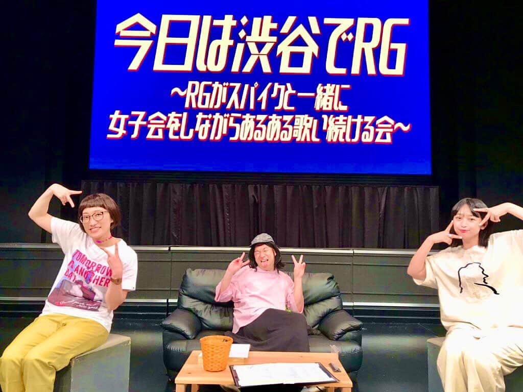 松浦志穂のインスタグラム：「昨日はまこっちゃんとはるなと3人でめちゃ久しぶりに渋谷で女子会🥰まこっちゃんのあるあるカラオケめちゃ楽しかったなぁぁうちら最強ぉ👊❤️💜 ・ #今日は渋谷でRG #RGさんのあるある特等席で聞ける贅沢 #合間に歌わせてもらった #紅蓮華  #激むず  #1曲フルで歌ったら1000カロリーくらい消費しそう」