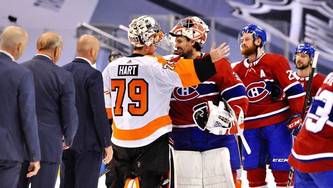 NHLさんのインスタグラム写真 - (NHLInstagram)「What a moment between Carey Price (@cp0031) and Carter Hart (@c_hart70).   #HockeyHandshakes are the best. #StanleyCup」8月22日 10時57分 - nhl