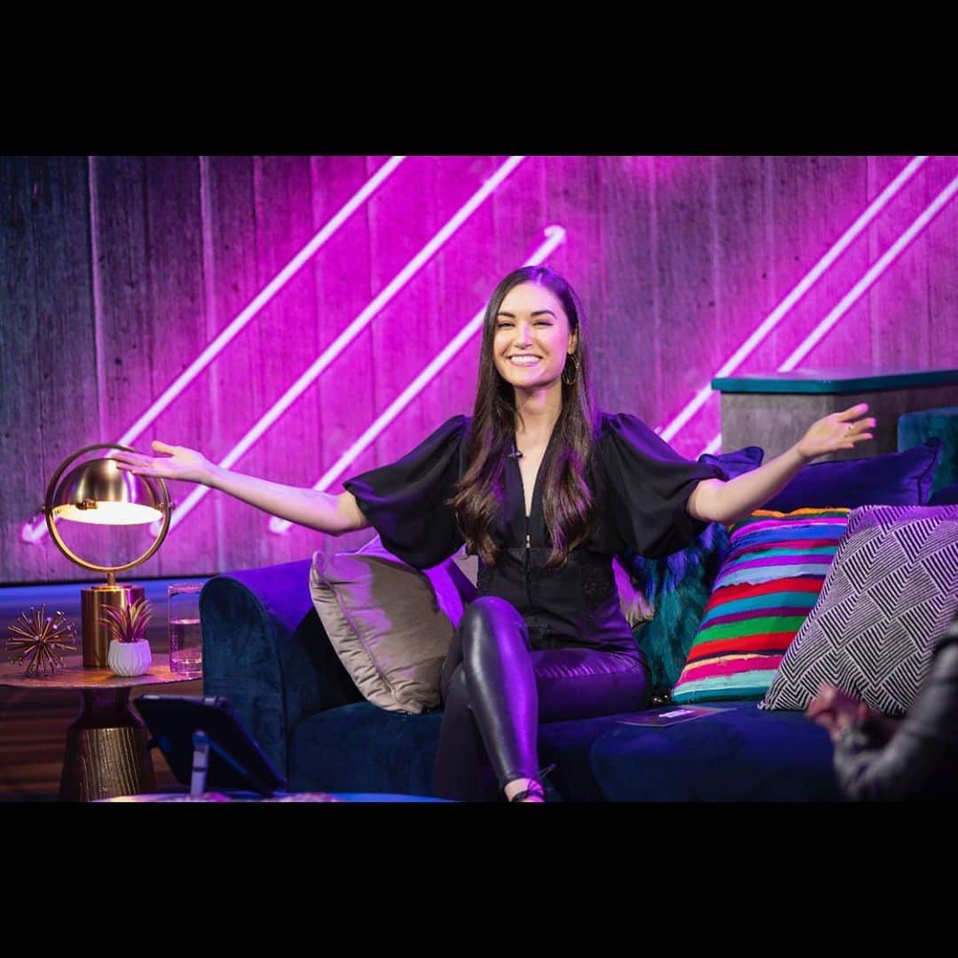 のインスタグラム：「Going live with @russellpeters on Grey Area in 5 min on @watchvenn watch live on twitch.tv/watchvenn」