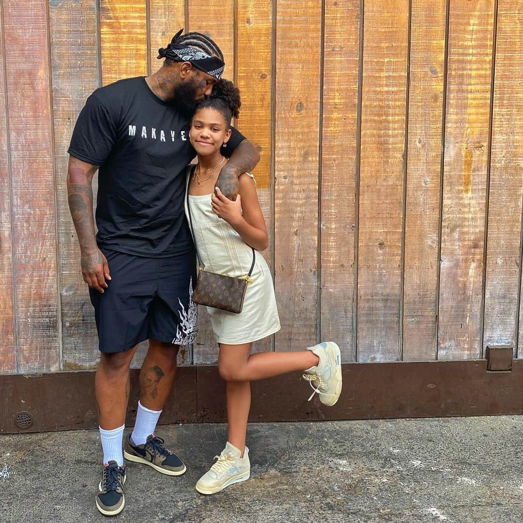 ゲームのインスタグラム：「I’ll never understand what I did to deserve you. Happy 10th Birthday baby love 🖤 @littlemisscali」