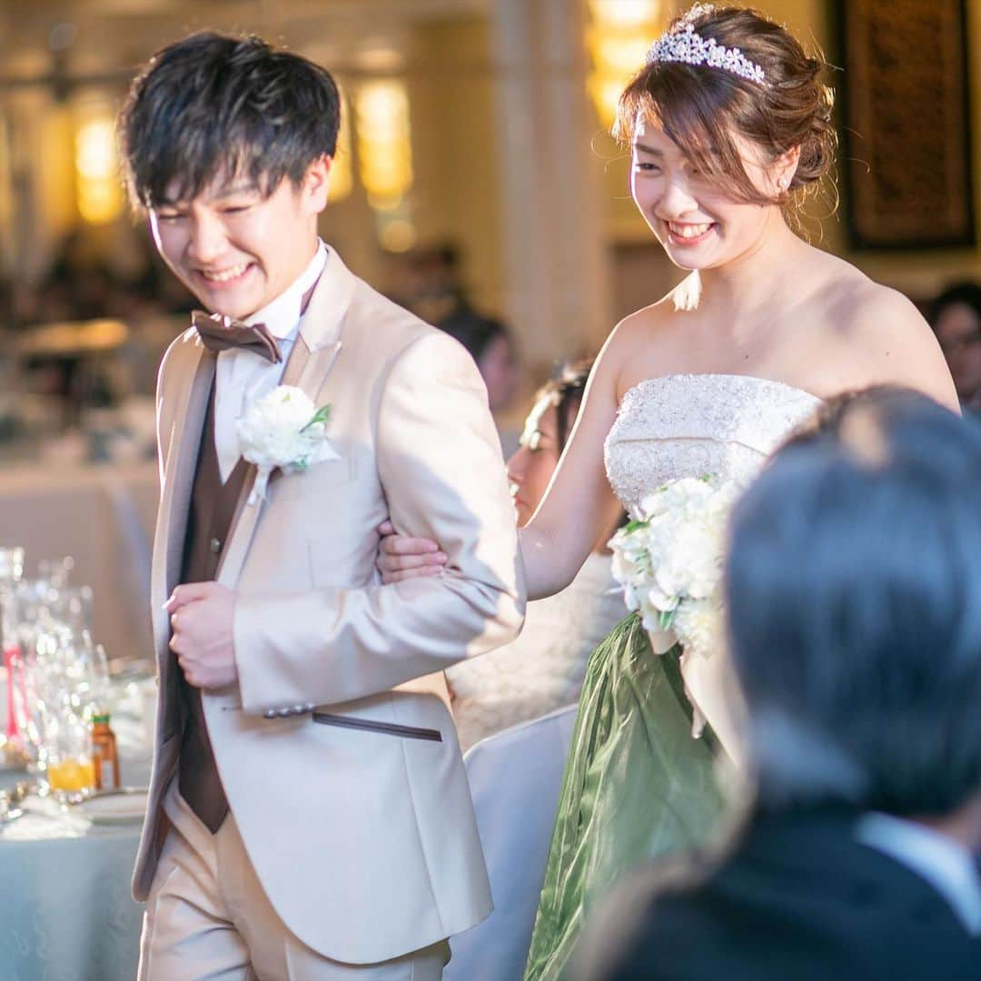 楽婚【公式】Instagramさんのインスタグラム写真 - (楽婚【公式】InstagramInstagram)「.﻿ ♡#Weddingphoto﻿ ﻿ お支度中のご新婦様をぱしゃり！﻿ 再入場時のスカートチェンジは﻿ ゲストにも大好評◎﻿ 1着で2度楽しめる２WAYドレスも楽しいですよね♡﻿ ﻿ ♥楽婚の先輩カップル：Shotaro ＆ Ayaka﻿ 会場：#神戸ポートピアホテル﻿ ﻿ @rakukon をフォローして﻿ 『#楽婚』をつけて、﻿ お写真の投稿大歓迎♡﻿ 公式IGでリグラムされるかも！？﻿ ﻿ Webでご予約はTOPのURLより♡﻿ ⇒@rakukon﻿ .﻿ #楽婚 #rakukon #ベストアニバーサリー﻿  #ベストブライダル﻿ #wedding #ウェディング﻿ #フォトウェディング﻿ #プレ花嫁 #卒花﻿ #日本中のプレ花嫁さんと繋がりたい﻿ #プラコレ #marryxoxo﻿ #ウエディングニュース﻿ #花嫁 #卒花嫁 #2020年夏婚﻿ 2020年秋婚 #2020年冬婚﻿ #2021年春婚 #2021年夏婚﻿ #式場探し#ナチュラルウェディング﻿ #結婚式準備 #結婚式場#weddingdress﻿ #ウェディングドレス﻿ #カラードレス﻿  #披露宴演出﻿﻿  #フォトウェディング﻿ #2WAYドレス」8月22日 11時01分 - rakukon