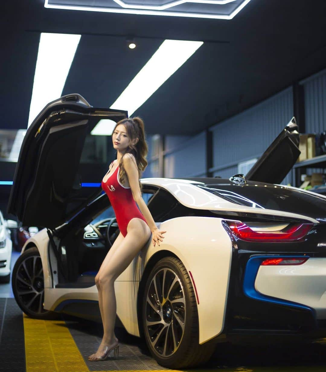 クィニーさんのインスタグラム写真 - (クィニーInstagram)「❤️上車吧，我想有人陪BMW I8❤️ ❤️ドライブしよう❤️ ❤️BMW I8❤️ @bmw @jkftaipei #長瀨昆妮  #日文女神﻿ #女子力高め #JKF女郎 #photoshooting  #抖音 #tgif  #outfit  #スーパーカー #スポーツカー #黑絲  #攝影  #外拍  #泳裝  #水着 #セクシー  #美尻  #sexy  #roadster #腿控  #美脚  #タイツ #beauty  #bikini #vsfs #tiktok #抖音视频 #supercars #網紅  #bmwi8」8月22日 11時21分 - nagase_queenie