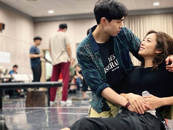 パン・ソヨンのインスタグラム：「. 여름을 웃으며 보낼 수 있었어  고마워 에포닌  #레미제라블#에포닌」