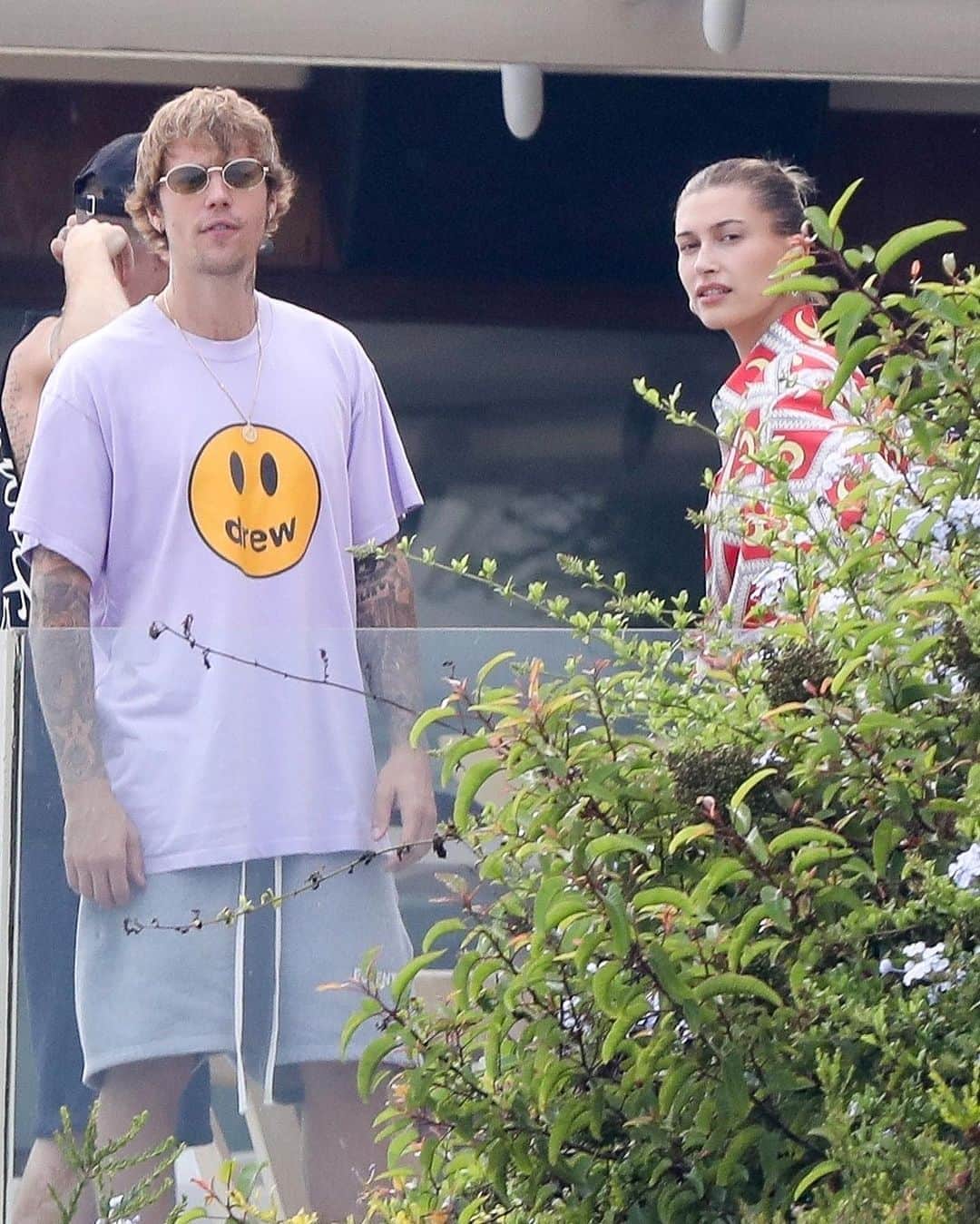 Just Jaredさんのインスタグラム写真 - (Just JaredInstagram)「Justin Bieber and Hailey Bieber were spotted hanging out with friends at the beach on Friday afternoon. More pics on our site! #JustinBieber #HaileyBieber Photos: Backgrid」8月22日 11時33分 - justjared