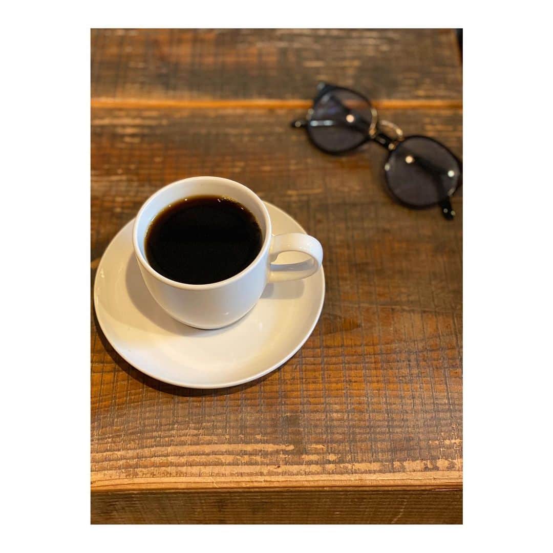 義文のインスタグラム：「Break time.  一息ついて午後もがんばろ。  #blackcoffee #hotcoffee #family」