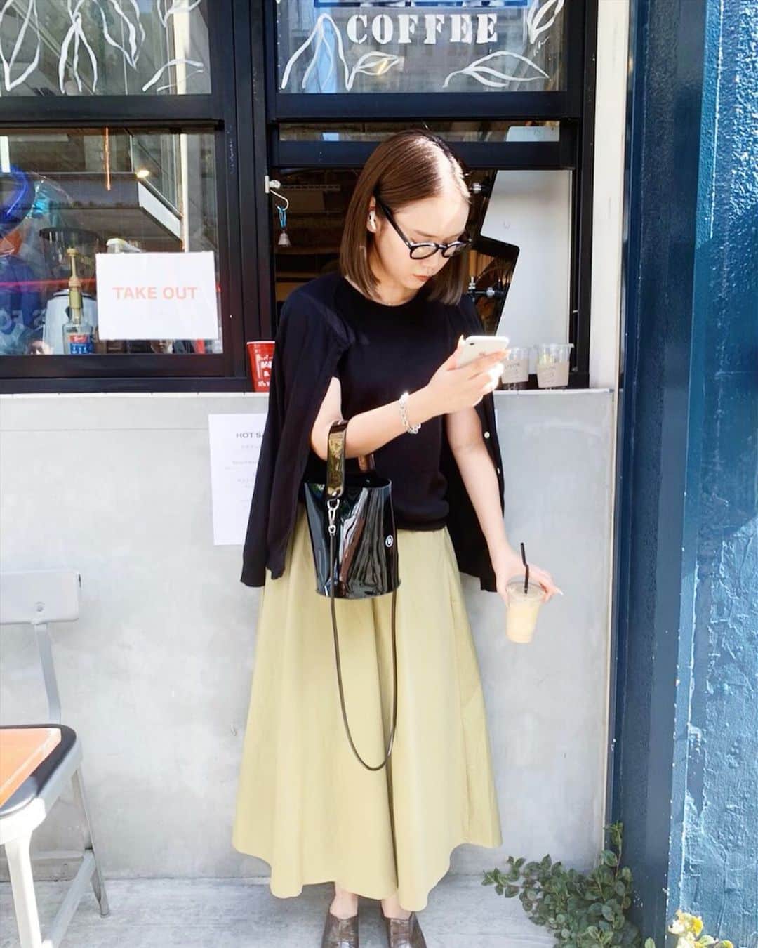 西本早希のインスタグラム：「・ またネットでお買い物〜 今回は なんにでも合いそうなスカート 😇!  最近 本当暑いから スカートばっかり ☀️ @fifth_store ・ ・ ・ #fifth #フィフス #fifthtl #カジュアル #チノフレアロングスカート #ロングスカート #平均身長コーデ #shwf」