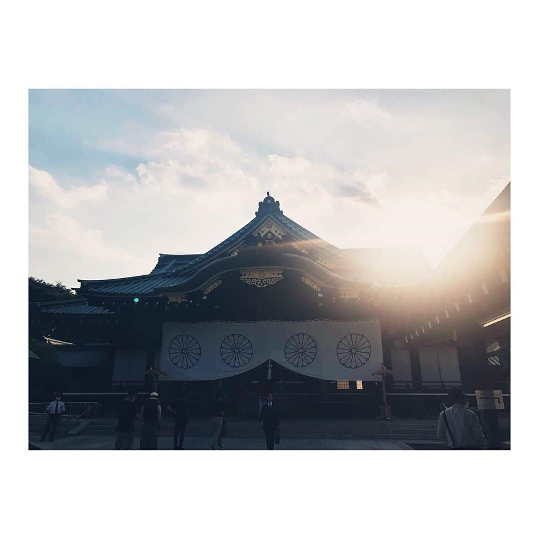 四宮吏桜さんのインスタグラム写真 - (四宮吏桜Instagram)「☀️☀️🕊  綺麗なままで。 素直なままで。  それを伝えるのは 私の仕事。  #一日一投稿 #靖国神社  #太陽 #自然」8月22日 12時01分 - rio_s_0221