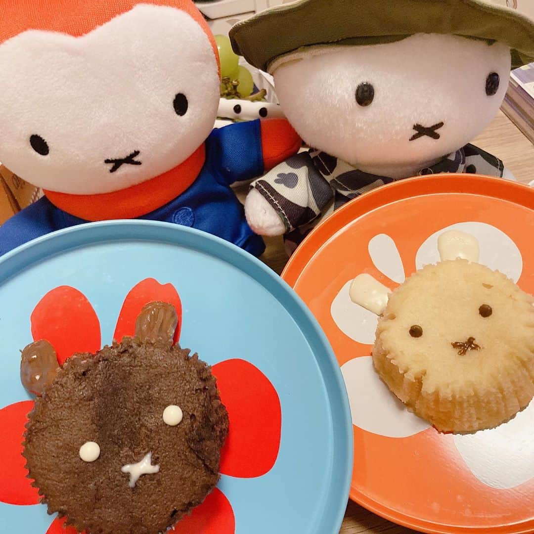 のインスタグラム：「この前まりなちゃんとAKBのライブDVD見ながらミッフィさん作ったけど 暑くてチョコとけちゃって失敗したけど、かわいかったヨ〜 . . . . #ミッフィー　#miffylover #miffy」