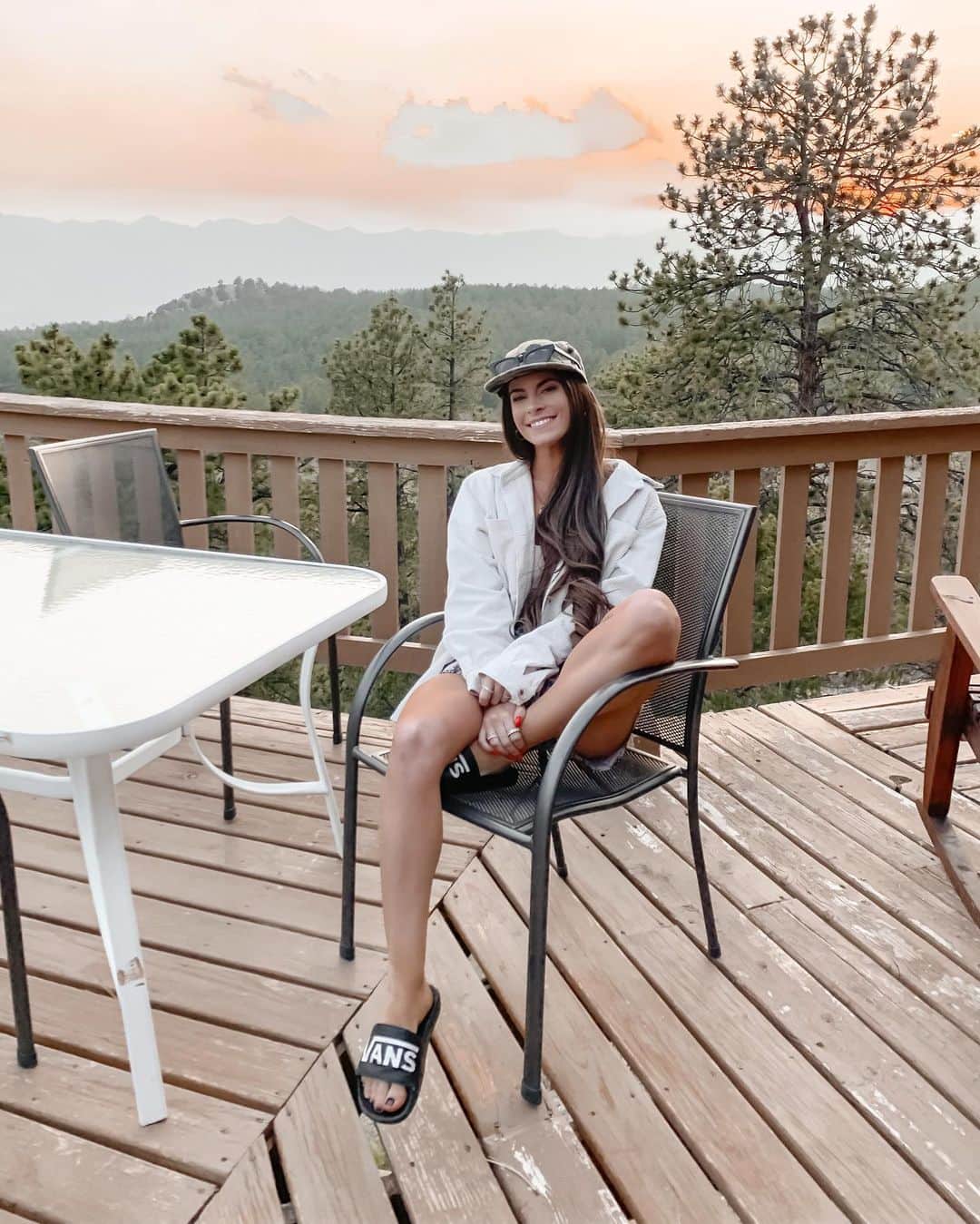 Paige Reillyのインスタグラム：「Home for the weekend 🌄⁣⁣ ⁣⁣ Anthony and I do not adventure nearly enough for the amount of beauty in this state. Excited to just be in the middle of nowhere for a couple days 🌌 and try sand boarding tomorrow 😁 I’m nervous lol⁣ ⁣ Enjoy your weekend loves!」
