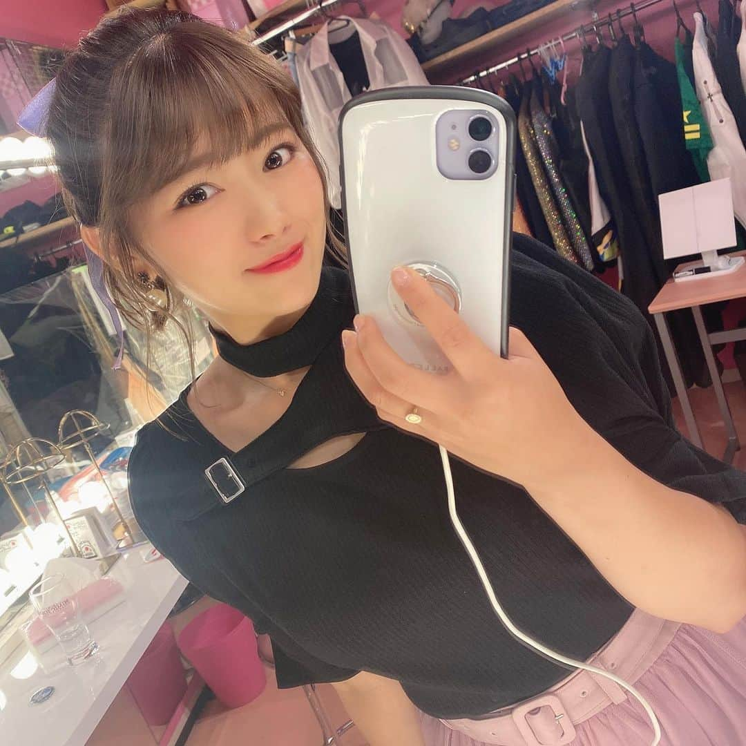 山内鈴蘭さんのインスタグラム写真 - (山内鈴蘭Instagram)「久しぶりのLIVE🎤大好きなまいさんとのステージ🥺💓幸せな時間でしたっ！ライブ配信という形でしたが、いつかは皆さんの目の前で…⭐︎ ． ． この日の衣装は @eatme_japan 💓💓💓 まいさんのオススメで、めちゃ可愛いお洋服でしたーっ🤩 ． ． また、すぐにでも まいさんとライブしたいなぁ💓 最高な時間をありがとうございました！！ ． ． #ミライステージ #eatme  #LIVE #ステージ #ミミック東京 #無観客ライブ #AKBメドレー  #ヲタ芸 #笑 #あなたに逢いたくて #ソロ曲 #緊張したなぁ #AL20 #アルコール20 #まいさん命名 #ユニット名 #面白すぎる 🤣💓」8月22日 12時04分 - xxsuzuranxx