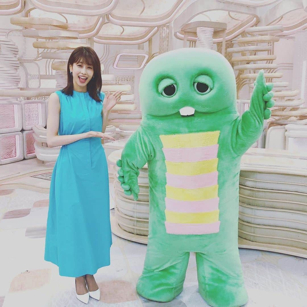 加藤綾子さんのインスタグラム写真 - (加藤綾子Instagram)「* 今週もお疲れ様でした✨ ガチャピンのこのポーズ！笑 可愛い🤣💕 #イット #今日も暑さに気をつけてくださいね」8月22日 12時37分 - ayako_kato.official