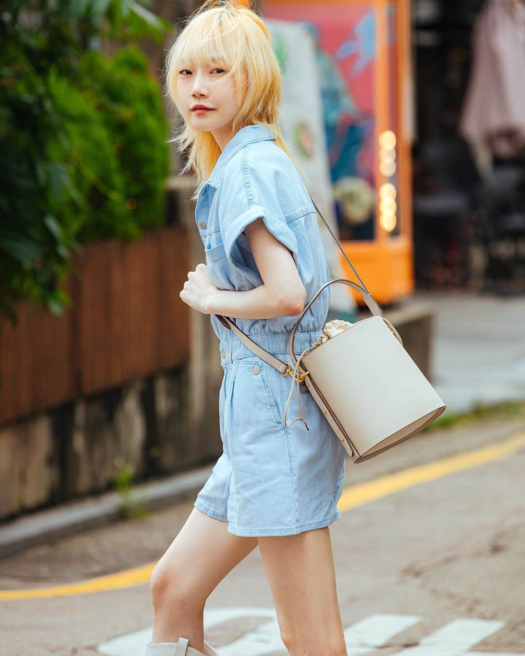 가로수길 , Seoulのインスタグラム：「Street Style with @hago_official  하고와 함께한 스트리트 컨텐츠 🔥」
