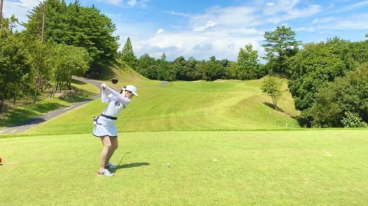 筒井萌子のインスタグラム：「* ミスショット😮 たまにはこういうこともある☹ ༘* なくなるようにしたいな！！ 縮こまりスイング😶 ・ 地元の友達同い年ゴルフ🏌️‍♀️ ・ #筒井萌子 #女優 #actress #モデル #model #岡山  #shooting #instagood #instalike #撮影 #followme #instalike #ゴルフ #ゴルフ女子 #ゴルフコーデ #골프 #좋아요반사 #좋아요그램 #좋아요환영 #데일리그램 #패션 #오오티디 #카페  #コンバースゴルフ #アルチビオ #archivio」