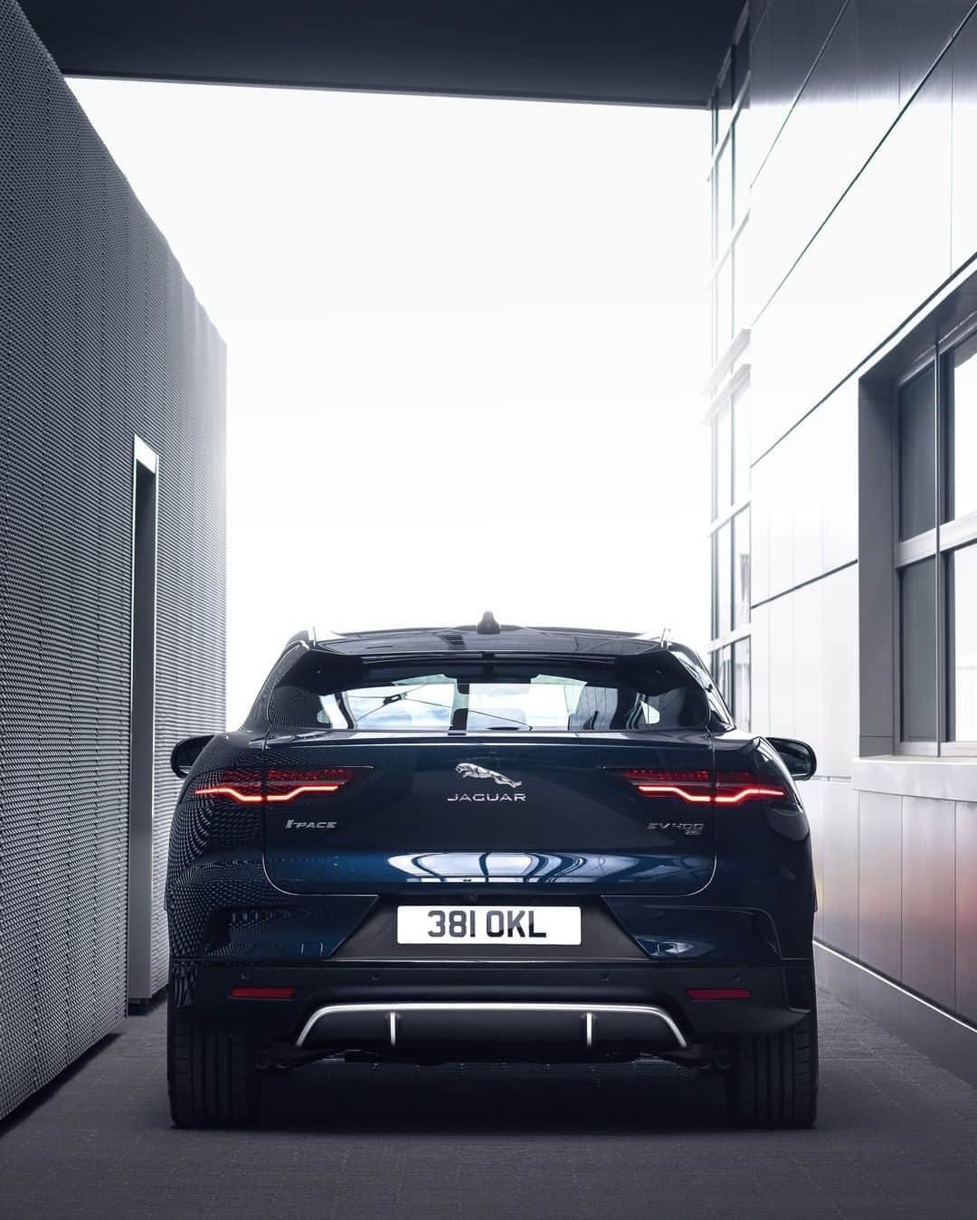Jaguarさんのインスタグラム写真 - (JaguarInstagram)「A pure battery electric vehicle created to discover new horizons.  #Jaguar #IPACE #Electric #EV #Premium #Luxury #Performance #SUV #AWD #ElectricCars #CarsofInstagram」8月22日 19時00分 - jaguar