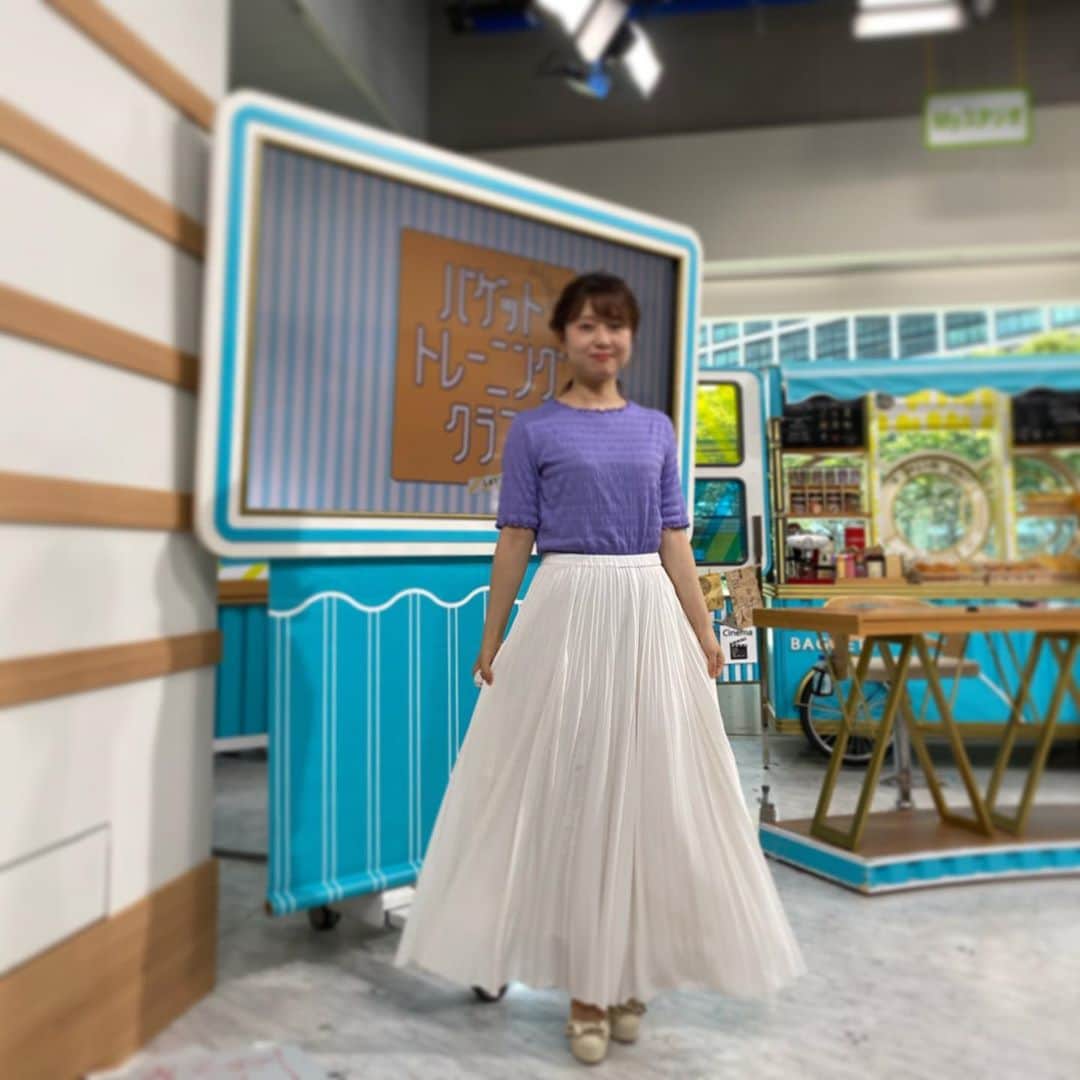 のインスタグラム：「2020.08.13(木)   #日本テレビ 「 #バゲット 」#衣装  #ワンピース  @brownandstreet_official  #brownandstreet  #日テレ #テレビ衣装 #気象予報士 #お天気キャスター #気象キャスター  #weathercaster #weatherforecaster  #今日の衣装　#きょうの衣装　#今日の服 #今日のコーデ　#今日のスタイリング  #コーディネート　#153cmコーデ  #ootd #ootdfashion #ootdstyle  #2020ss  #春コーデ　#夏コーデ　 #春服 #夏服　#fashion」