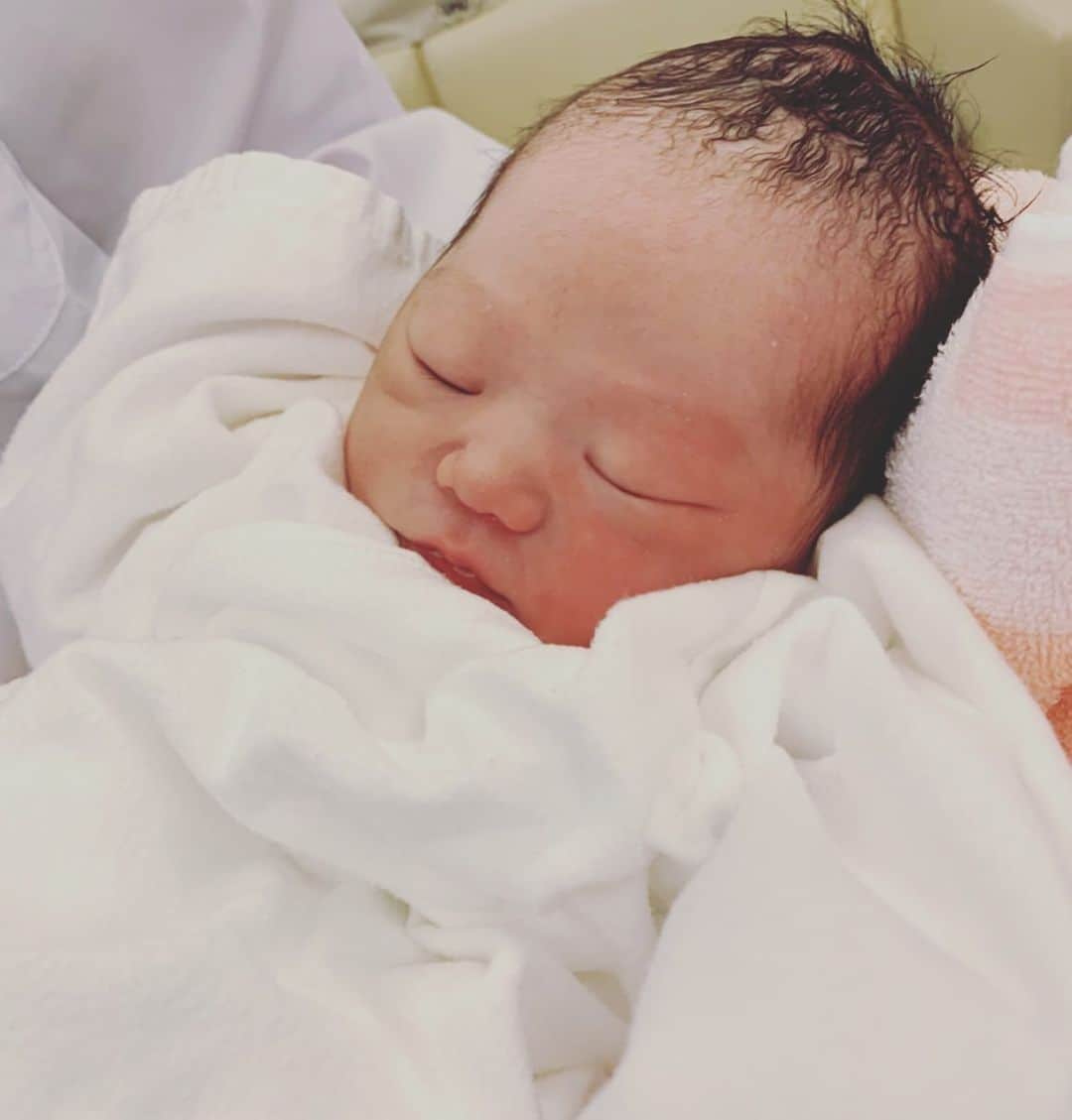 森理世さんのインスタグラム写真 - (森理世Instagram)「My first niece💝💝💝🥺🥺🥺🥺‼️‼️ She is so beautiful!   初めての姪っ子がこの世に誕生しました🥰 ようこそ世界へ‼️🥂」8月22日 14時01分 - riyomori_