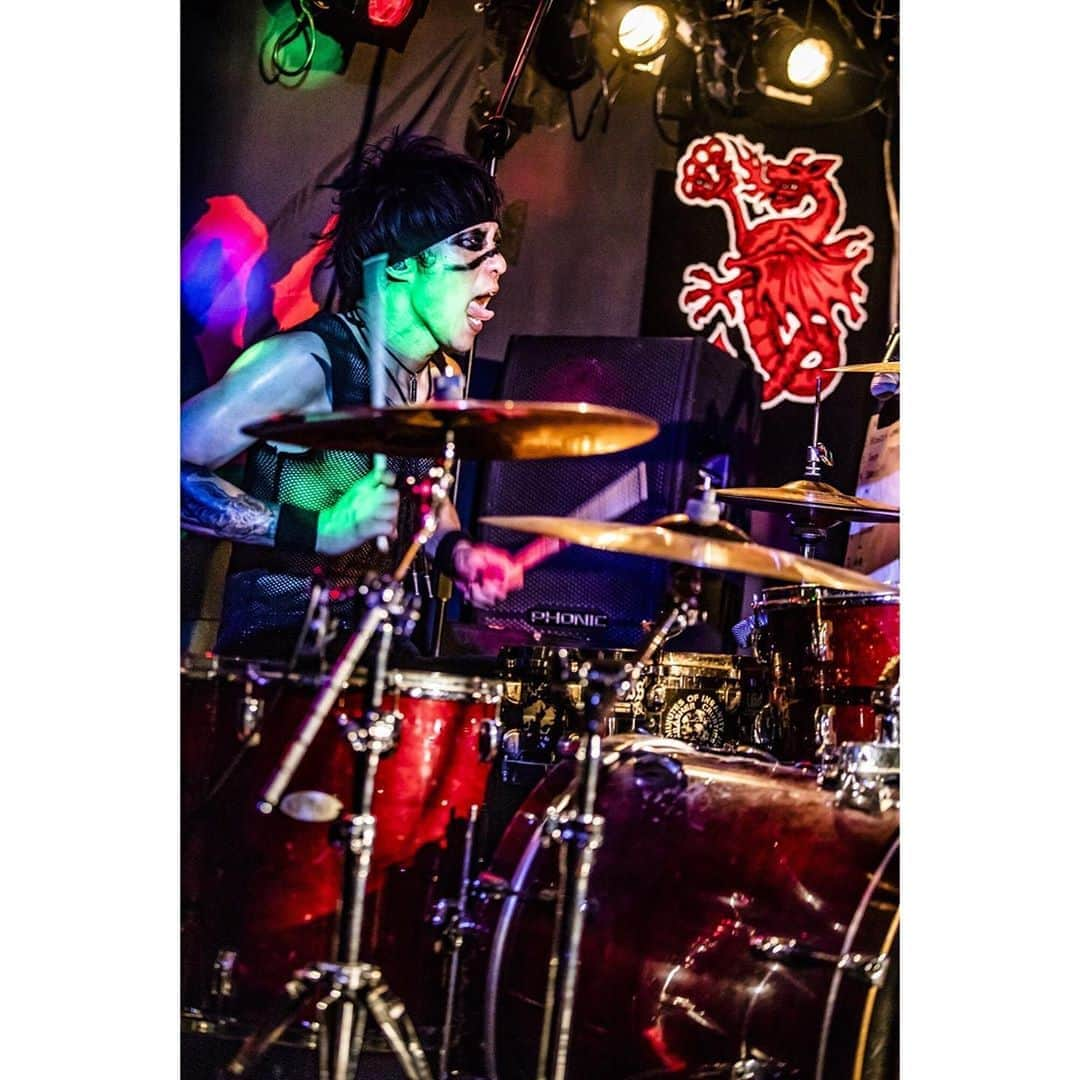 青木カズローさんのインスタグラム写真 - (青木カズローInstagram)「Vanishing ﻿ 2020.08.08 @ 名古屋 RED DRAGON ﻿ photo by 青木カズロー(cazrowAoki)﻿ ﻿ #Vanishing #写殺﻿ #人間が生きている瞬間﻿ #生きてなきゃ殺せない﻿ #殺してぇから生きてくれ」8月22日 14時12分 - cazrowaoki