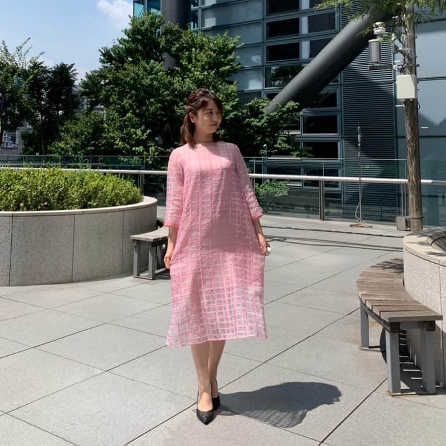 のインスタグラム：「2020.08.19(水)   #日本テレビ 「 #バゲット 」#衣装  #ワンピース  @adelly.tokyo #adelly #日テレ #テレビ衣装 #気象予報士 #お天気キャスター #気象キャスター  #weathercaster #weatherforecaster  #今日の衣装　#きょうの衣装　#今日の服 #今日のコーデ　#今日のスタイリング  #コーディネート　#153cmコーデ  #ootd #ootdfashion #ootdstyle  #2020ss  #春コーデ　#夏コーデ　 #春服 #夏服　#fashion」