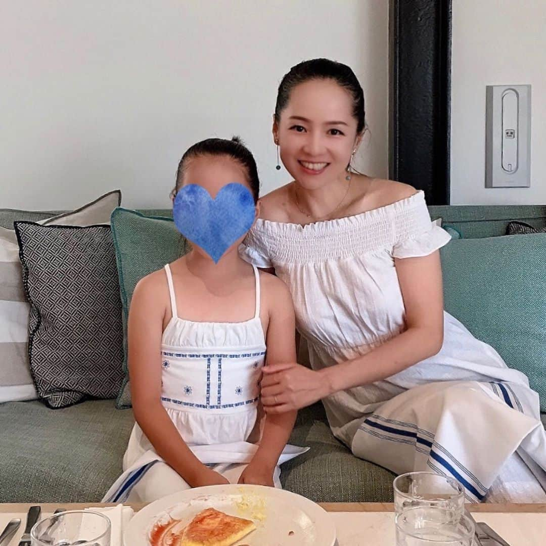 近藤淳子さんのインスタグラム写真 - (近藤淳子Instagram)「この夏は遠出を控え、逗子のマリブへ(笑) ロサンゼルス発の日本初上陸オーガニックレストラン「MALIBU FARM」がオープンしています。景観の良いプール沿いのソファー席、大きな空に映えるパームヤシなどリラックスできる空間…束の間のリゾート気分を味わいました。楽しみを探して、少しでも素敵な夏を❣️  #逗子マリーナ #マリブファーム #逗子 #オーガニック #オーガニックレストラン#近藤淳子 #フリーアナウンサー #アナウンサー #ママ」8月22日 14時06分 - kondo_junko_