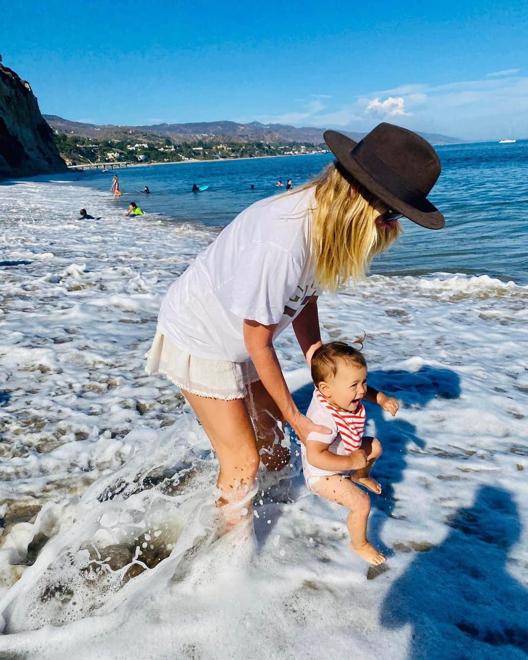 キャメロン・リチャードソンのインスタグラム：「Somebody loves the ocean as much as her mama」