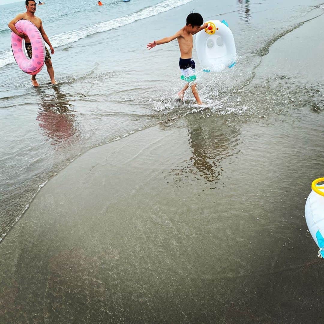 大友愛さんのインスタグラム写真 - (大友愛Instagram)「ソーシャルディスタンス🏖  @ataduras_japan   #大洗 #海 #夏だ #曇りだ ☁️🌥⛅️」8月22日 14時22分 - ai_dayooon