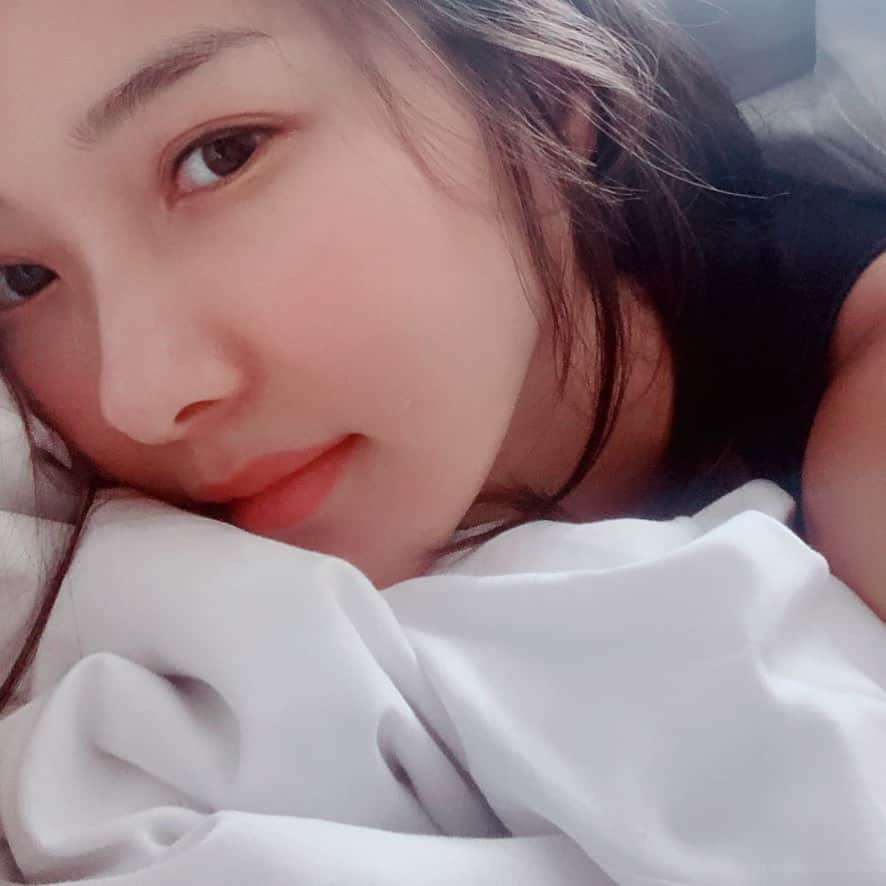 イ・イネのインスタグラム：「#주말 ~~~🌝」