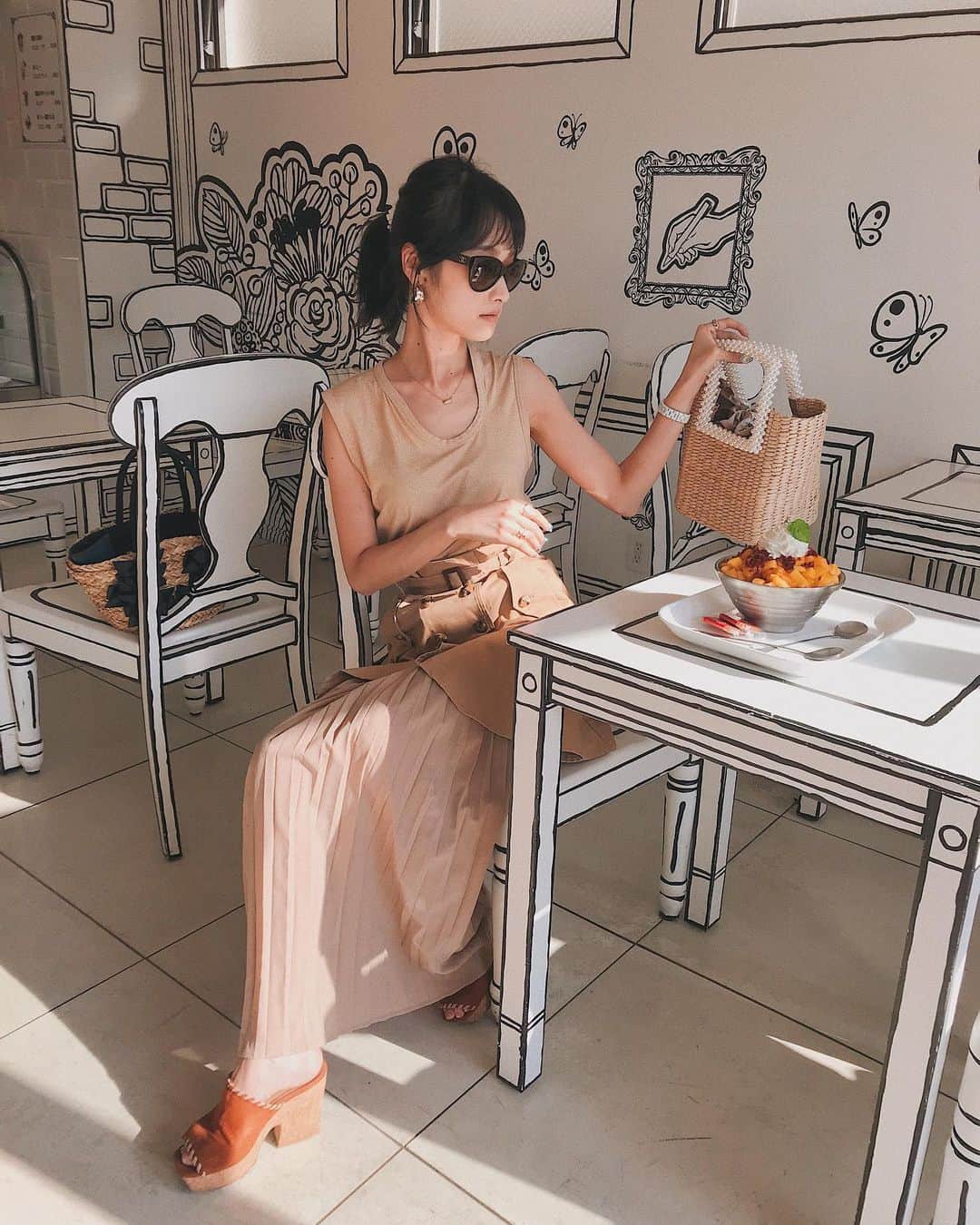 横田彩夏さんのインスタグラム写真 - (横田彩夏Instagram)「tbt🧜🏻‍♀️ かわよいカフェでした  #cafe#cafestagram#café#café#koreancafe#ootd#outfitoftheday#2dcafe#japan#maisonmargiela#amerivintage#chanel#カフェ#カフェ巡り」8月22日 14時28分 - picowestwood