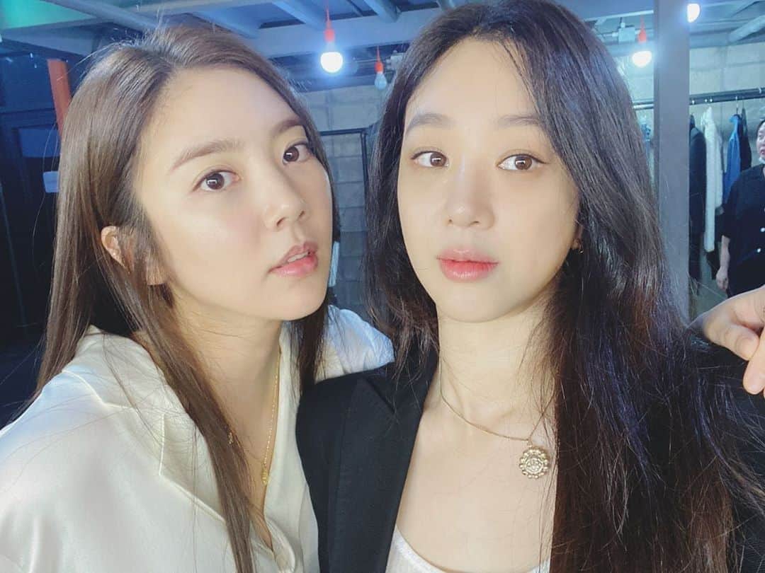 ソン・ダムビのインスタグラム：「서로 다름을 인정하고 모든걸 받아주는 나에게는 언니이며 친구이며 사랑입니다☺️❤️」