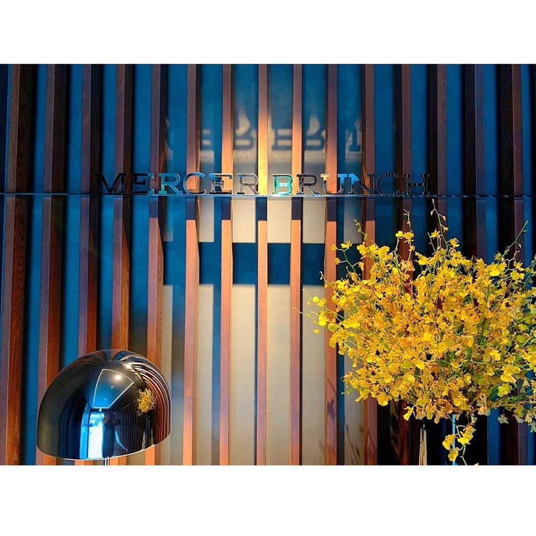 百合華さんのインスタグラム写真 - (百合華Instagram)「京都三条鴨川沿いにあるお洒落なカフェ『MERCER BRUNCH TERRACEHOUSE KYOTO』にてディナータイム🍽💕  鴨川を一望できるテラス席がお気に入り✨  まったり出来る素敵な場所で時間を気にせずお話ししていたら、気がつけば日が暮れて炎が揺らめくムーディーな大人空間にww💜  #japan #日本 #kyoto #京都 #三条 #鴨川 #鴨川沿い #鴨川一望 #terraceseat  #テラス席 #お気に入り #女子会 #dinner #dinnertime  #フォアグラ #フォアグラリゾット #イタリアン #カフェ #美食 #美食家」8月22日 14時45分 - yurika.lovelily