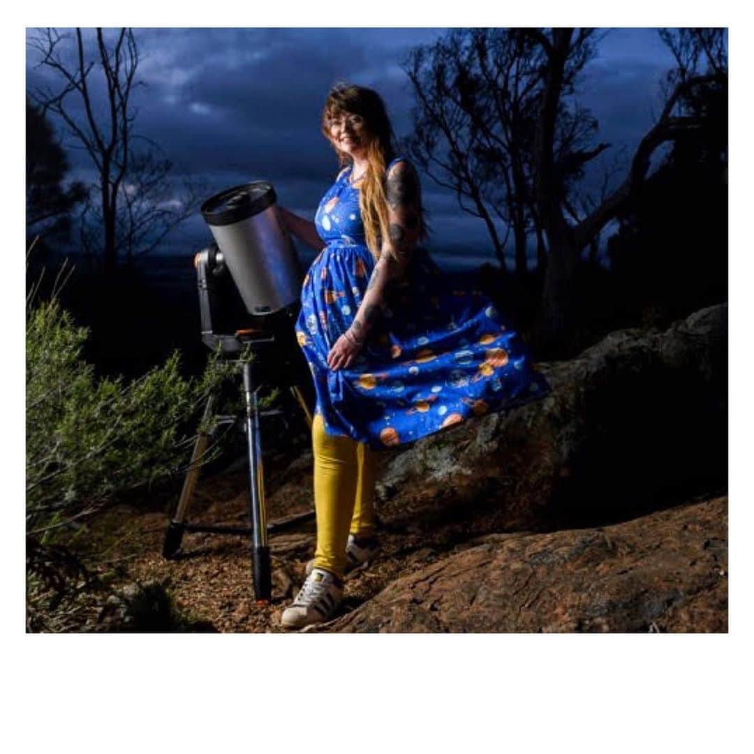 パワーハウスミュージアムさんのインスタグラム写真 - (パワーハウスミュージアムInstagram)「JUST ANNOUNCED: We welcome Indigenous Astrophysicist Karlie Noon - Sydney Observatory’s first Astronomy Ambassador.  “For Karlie Noon, the sky tells a story. When the Gamilaraay woman looks at the moon, she sees more than just a bright orb. A surrounding halo hints that a storm is coming. The halo’s size bears clues about the movements of the clouds. She has gleaned this knowledge from a combination of traditional Aboriginal stories passed down by her elders, and a decade of scientific study. “Observing the stars, observing the sky, observing the land - these are things that my ancestors have been doing  forever”.   She sees her role @sydneyobservatory as a platform to share her love of space and science with a wider audience. But she also wants people to know that if a tattooed, proud Aboriginal woman has defied the odds to excel in a scientific field, anyone can do it. “I think science, and university in general, is something that has always only been an option for people who come from a wealthy background, people who are supported,” she said. “So for people like me - I grew up in housing commission, grew up on Centrelink - I think it's really important for us to be acknowledging that your socio-economic status should not be defining who you become and who you are.” @ellaarchibaldbinge 📸 @rhett.wyman @sydneymorningherald    @karlienoon was the first Indigenous woman to obtain degrees in physics and mathematics. The multiple award-winner was an ACT Young Australian of the Year 2019 finalist and a Eureka Prize Emerging Leader 2019 finalist.    TONIGHT: Join Karlie Noon on a tour of the August sky at 6.30pm Facebook Livestream via link in bio.」8月22日 15時34分 - powerhousemuseum
