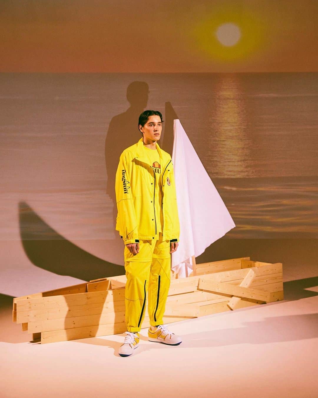 のインスタグラム：「ⓃⒺⓌⓈ｜ellesse × F-LAGSTUF-F  ... ファッションブランド「F-LAGSTUF-F」とタッグを組み、エレッセのアーカイブグラフィックからインスピレーションを得て生まれたコラボレーションコレクション。直営店「ellesse TOKYO」と ellesse公式オンラインストアにて発売中。 … @ellessejapan × @f_lagstuf_f  #flagstuff #ellessexflagstuff #ellesse #フラグスタフ #エレッセ」