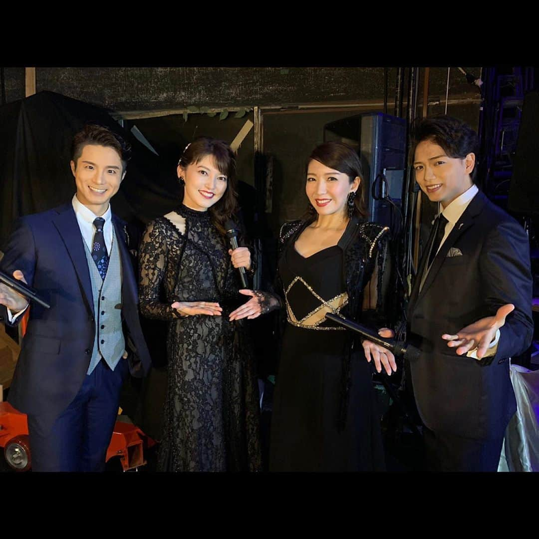 山崎育三郎さんのインスタグラム写真 - (山崎育三郎Instagram)「. マチネ終わりました。  あと1公演、次が千秋楽です。  何事もなくここまでこれたことに感謝です。  最後まで丁寧に努めます。  まだまだやりたい気持ちもありますが、この素晴らしいキャストの皆さんとご一緒出来て幸せでした。  千秋楽は生配信もあります。  是非是非ご覧ください！  #帝劇コン」8月22日 15時51分 - ikusaburo_yamazaki