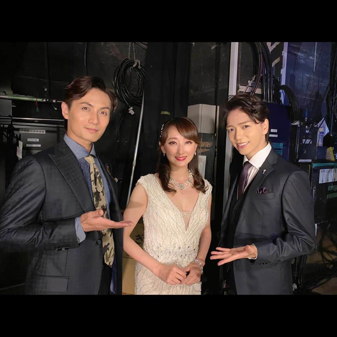 山崎育三郎さんのインスタグラム写真 - (山崎育三郎Instagram)「. マチネ終わりました。  あと1公演、次が千秋楽です。  何事もなくここまでこれたことに感謝です。  最後まで丁寧に努めます。  まだまだやりたい気持ちもありますが、この素晴らしいキャストの皆さんとご一緒出来て幸せでした。  千秋楽は生配信もあります。  是非是非ご覧ください！  #帝劇コン」8月22日 15時51分 - ikusaburo_yamazaki