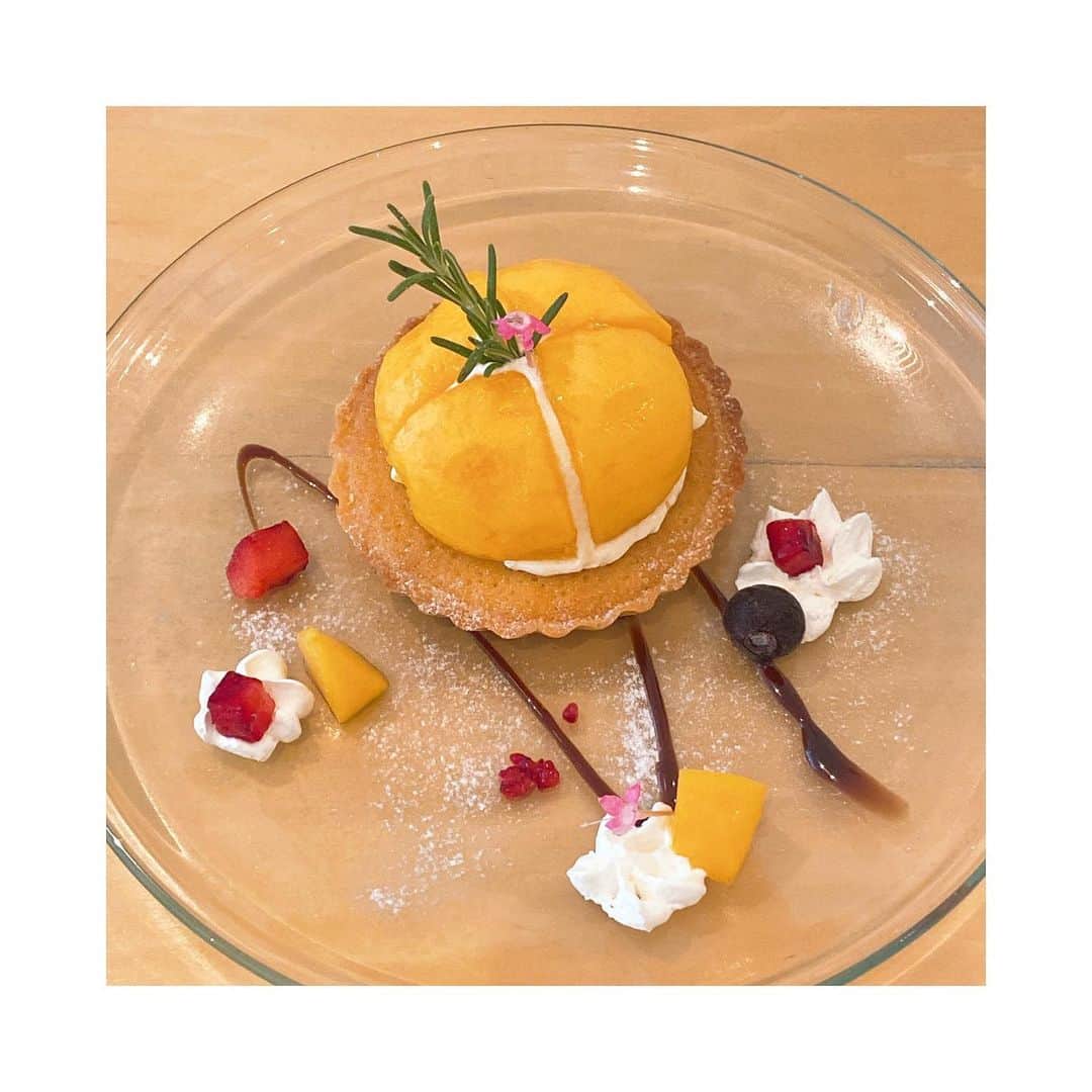 奥本陽菜さんのインスタグラム写真 - (奥本陽菜Instagram)「素敵なカフェ☕ ・ ・ ・ ・ お店の雰囲気もタルトもどタイプすぎました🤦‍♀️ ・ ・ ・ ・ #この間から #食べてばっか #でも大丈夫 #夏終わるし」8月22日 15時59分 - hinanohiroshima
